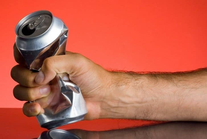 你能回收壓碎的罐頭嗎？